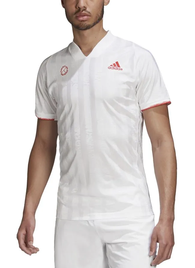 FR4317_APP_on-model_front_white