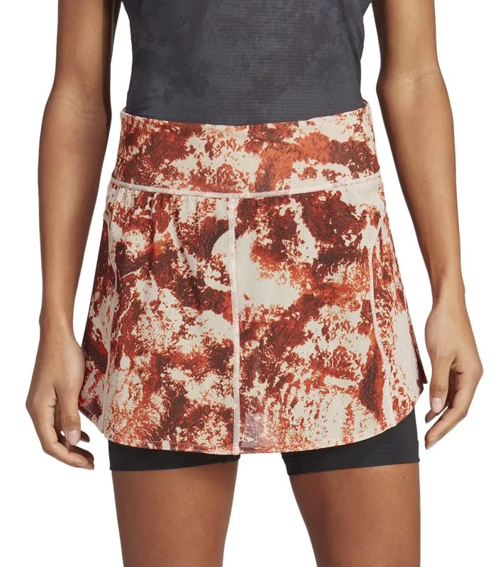 HZ8722_3_APPAREL_On-Model_Standard-View_white