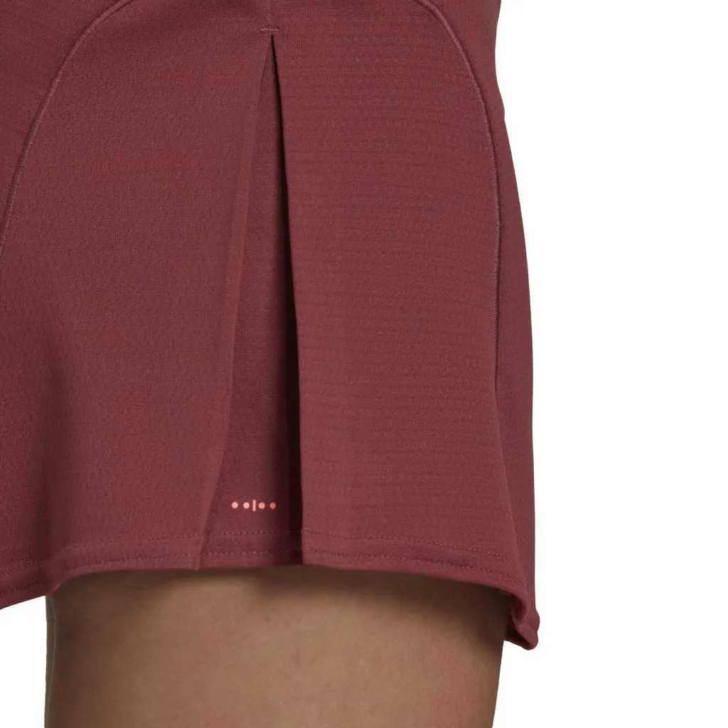HC7706_APP_on-model_detail-1_white